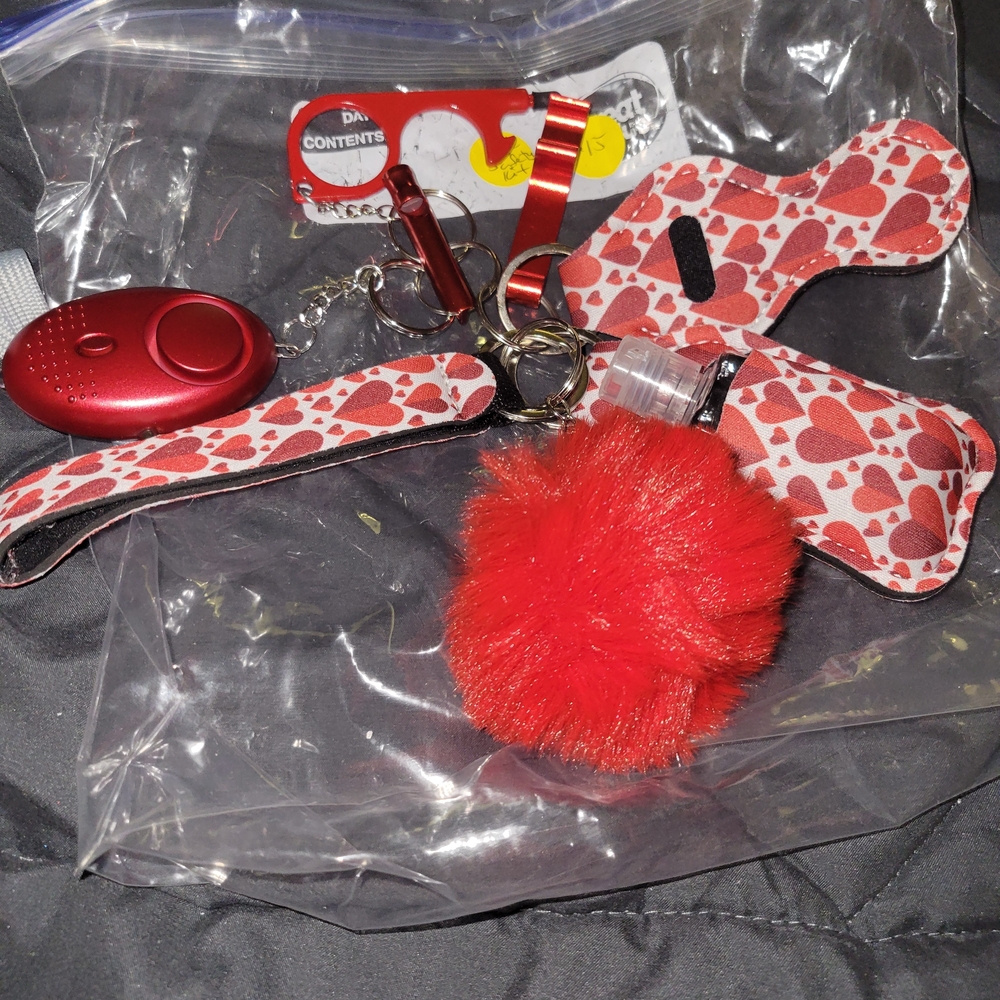 Red Heart Patterned Keychain Set